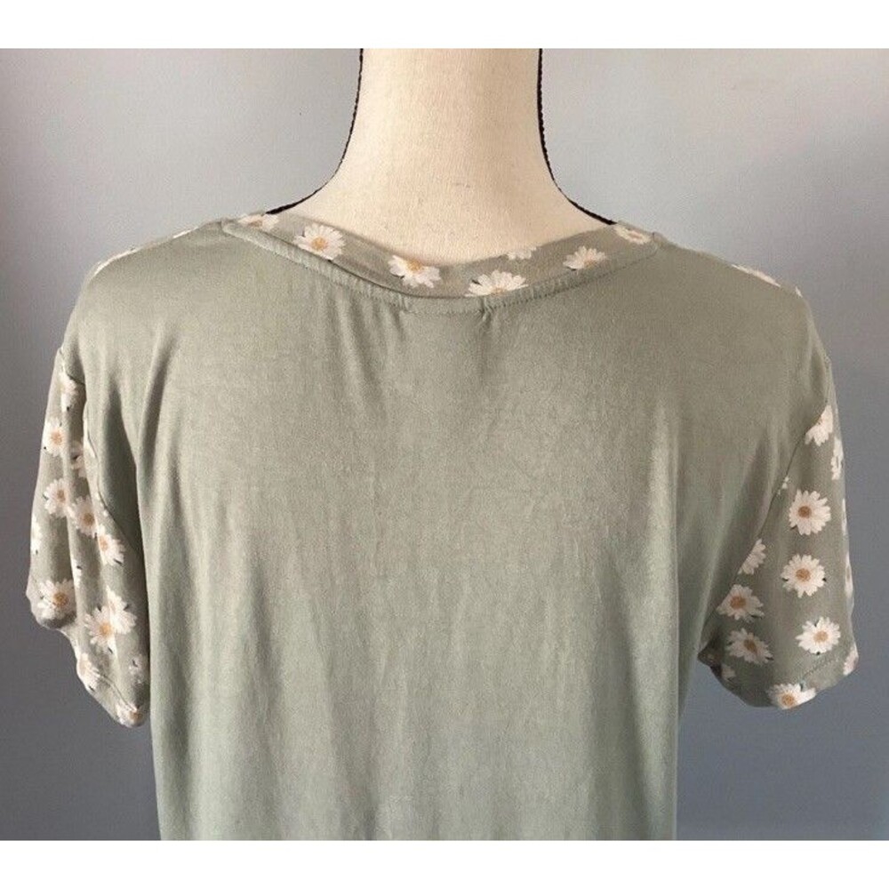 Belle Du Jour Women’s Green Mixed Pattern Short Sleeve Knotted Top Size Large - Picture 5 of 6